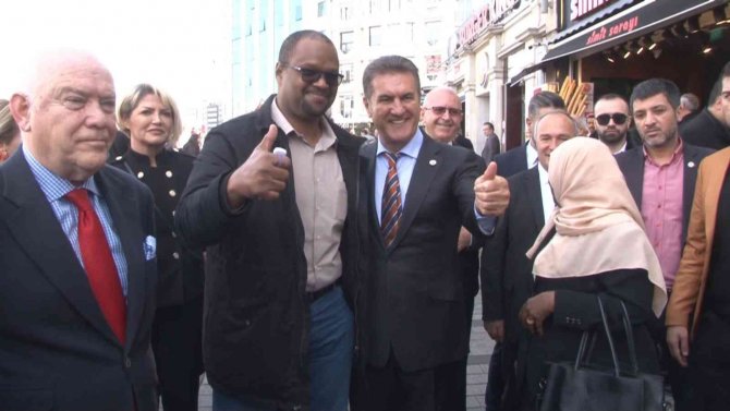 Tdp Genel Başkanı Mustafa Sarıgül’e Taksim’de Yoğun İlgi