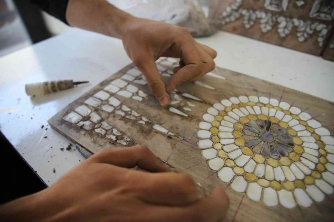 Osmanlı Saraylarını Süsleyen Sedef Sanatını Bugüne Taşıyorlar