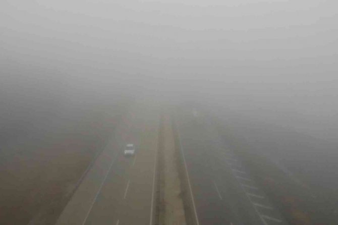 43 İlin Geçiş Güzergahında Yoğun Sis: Görüş Mesafesi 20 Metreye Kadar Düştü