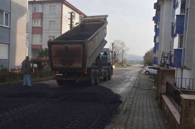 Çaycuma Belediyesi Parke Üzerine Sıcak Asfalt Döktü