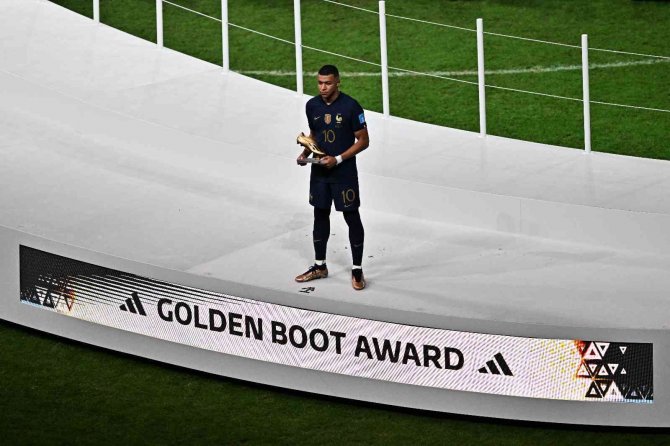 Dünya Kupası’nın En İyileri Ödüllerini Aldı