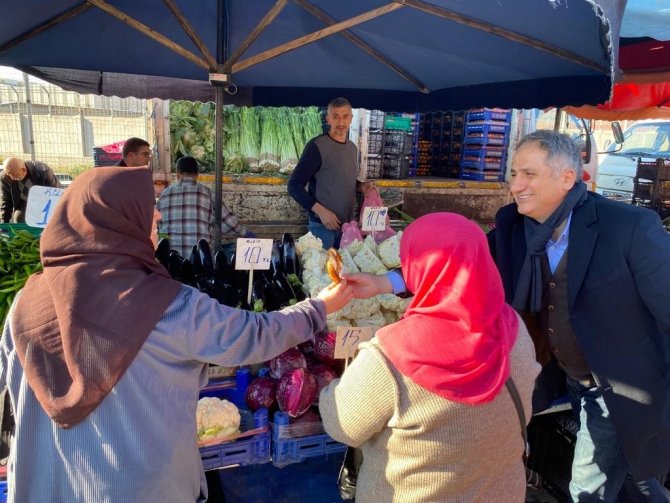 Ak Partililer Yerli Malı Haftasında Vatandaşlara Simit Dağıttı