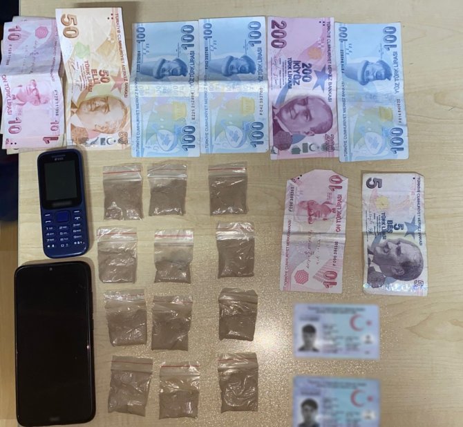İ̇stanbul’da 1,5 Milyon Liralık Kokain Operasyonu Kamerada