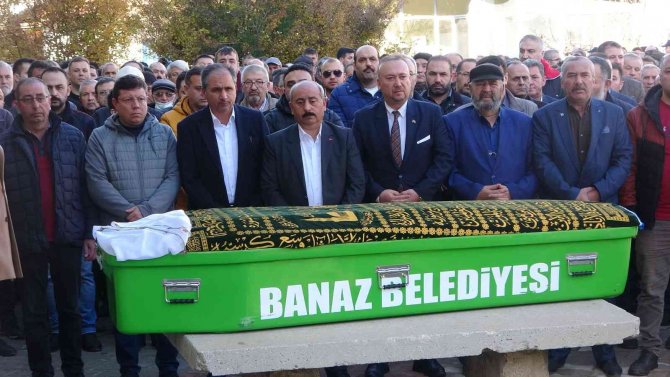 Banaz Belediye Başkanı Zafer Arpacı’nın Annesi Toprağa Verildi