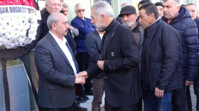 Banaz Belediye Başkanı Zafer Arpacı’nın Annesi Toprağa Verildi