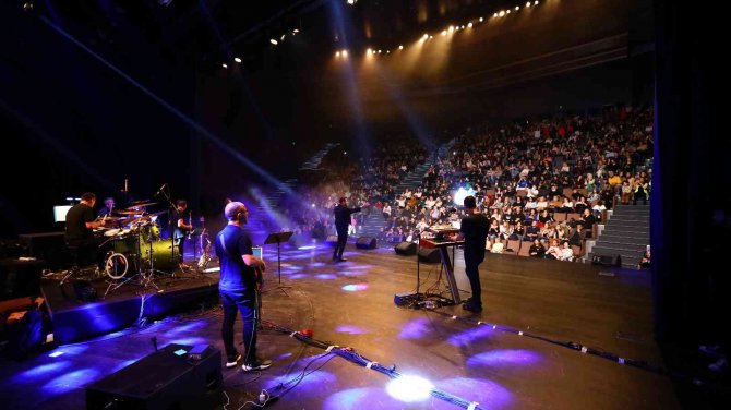 Başakşehir’de Burak Kut’la 90’lar Gecesi