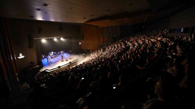 Başakşehir’de Burak Kut’la 90’lar Gecesi