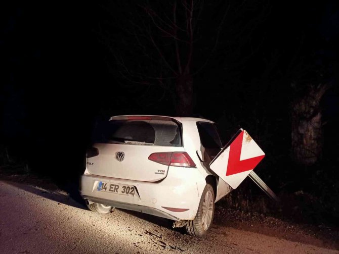 Ağaçlara Çarpan Otomobil Hurdaya Döndü: 1 Yaralı
