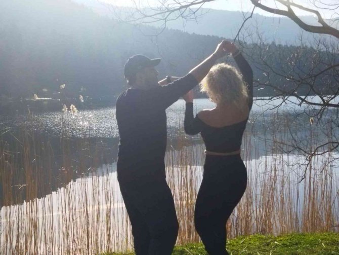 Gölcük’te Güzel Havanın Tadını Dans Ederek Çıkardılar