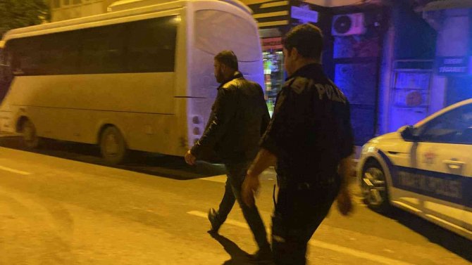 Kovalamaca Sonucu Yakalanan Alkollü Ve Ehliyetsiz Sürücü:" Bizi Yaktınız Memur Bey"