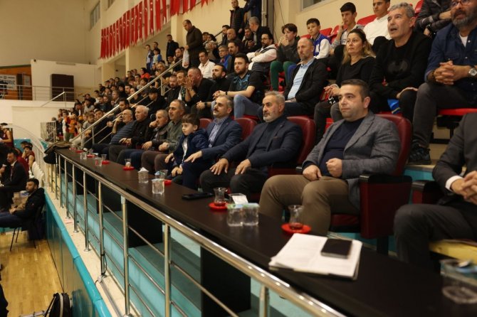 Çayırova Belediyesi Namağlup Liderliğini Sürdürüyor