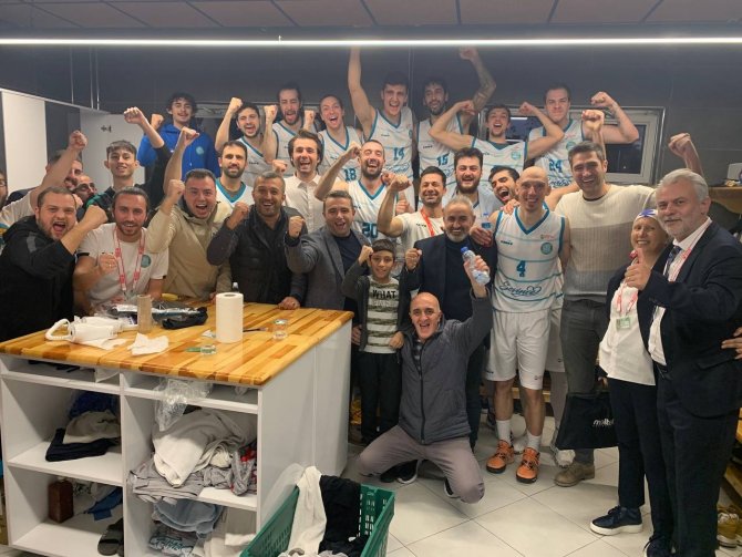 Çayırova Belediyesi Namağlup Liderliğini Sürdürüyor