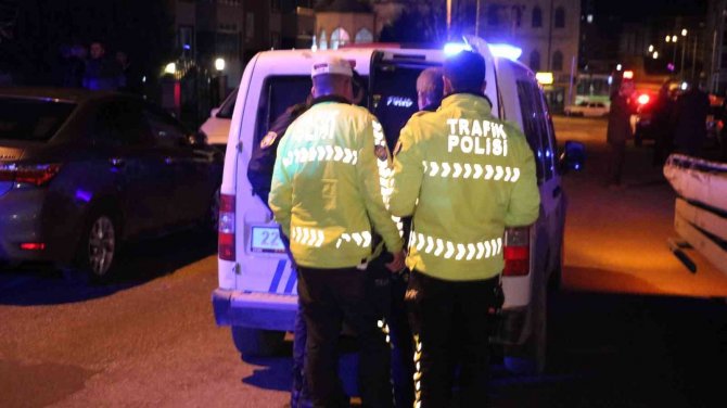 Ehliyetsiz Sürücü İle Polis Arasında Yaşanan Kovalamaca Kamerada