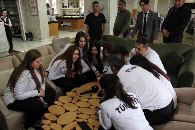 Bakan Kasapoğlu, Golbol Kadın Milli Takımı’nı Tebrik Etti