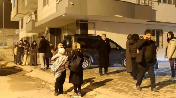 Hatay Depremi İ̇slahiye’de De Paniğe Neden Oldu