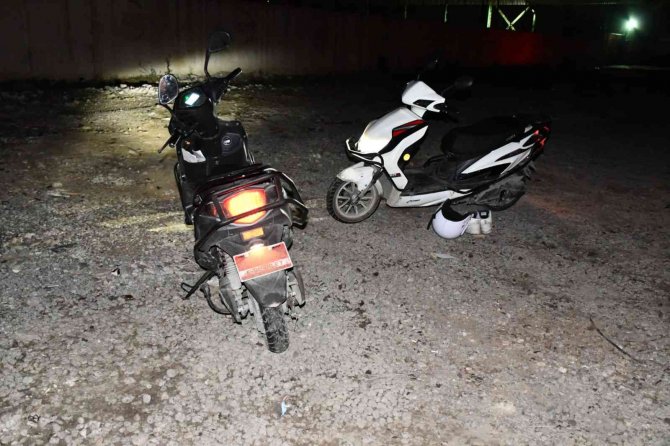 Hatay’da Kayganlaşan Yolda Elektrikli Bisiklet Devrildi: 2 Yaralı
