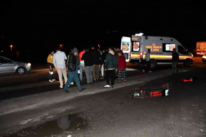 Hatay’da Kayganlaşan Yolda Elektrikli Bisiklet Devrildi: 2 Yaralı