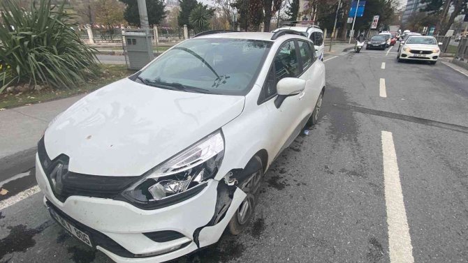 İ̇stanbul’da Trafikte Trajikomik Olay Kamerada: Damacanalar Yola Uçtu, Sürücüler Büyük Korku Yaşadı