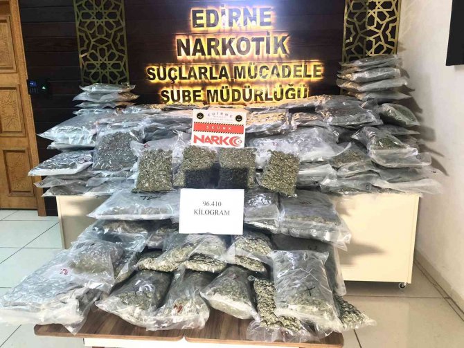 Kapıkule’de Valizler Dolusu Uyuşturucuyu Çöpe Atarken Yakalandılar