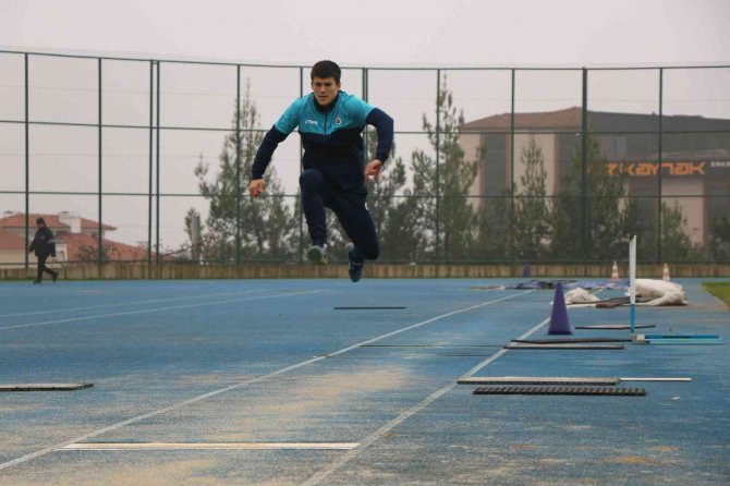 Türkiye Rekoru Kırarak Gözünü Olimpiyatlara Dikti