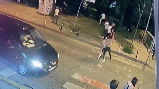 Kağıthane’de Alkollü Grubun Silahlı Kavgası Kamerada