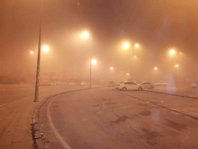 Kayseri’de Sis Etkili Oldu: Görüş Mesafesi 5 Metre Düştü