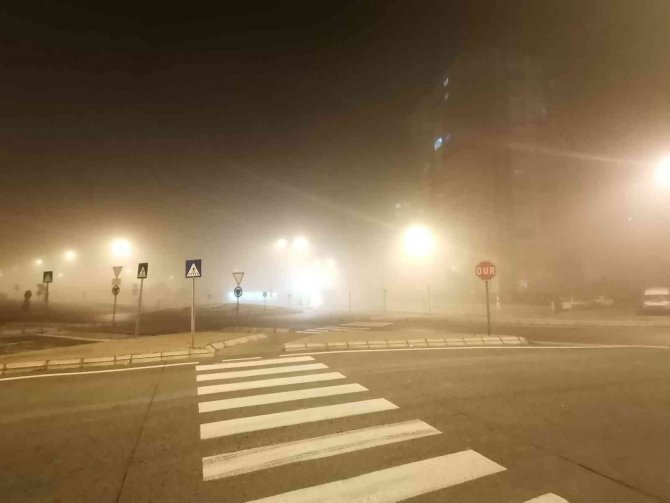 Kayseri’de Sis Etkili Oldu: Görüş Mesafesi 5 Metre Düştü