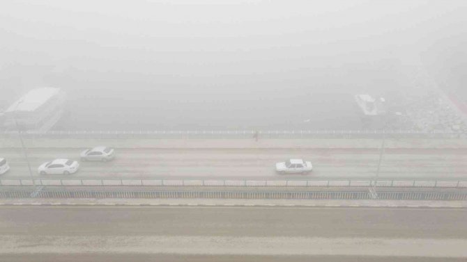 Yoğun Sisten Beyşehir Gölü Görünmez Oldu, Balıkçılar Avlanmaya Ara Verdi