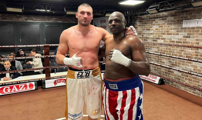 Türk Kulübün Boksörü Dünya Devine Diz Çöktürdü