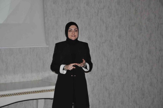 ’Nitelikli Kadın Nitelikli Toplum Semineri’ne Yoğun İlgi