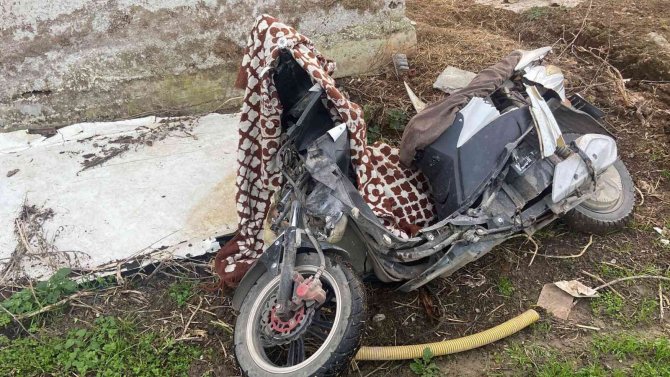 Otomobil İle Elektrikli Bisiklet Çarpıştı: 2’si Çocuk 5 Yaralı