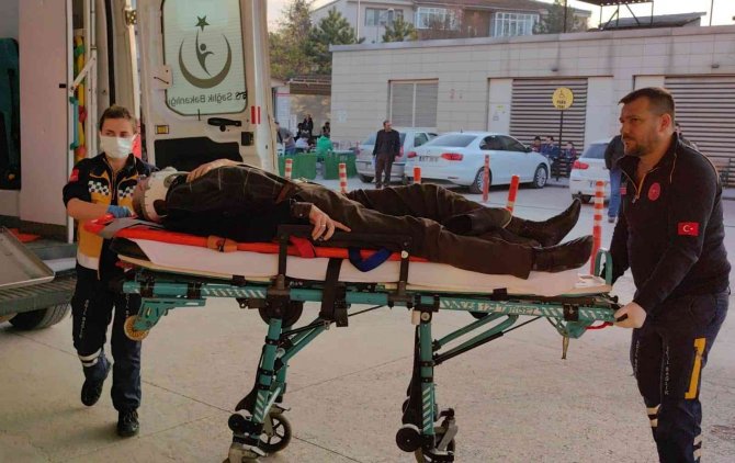 Otomobil İle Elektrikli Bisiklet Çarpıştı: 2’si Çocuk 5 Yaralı