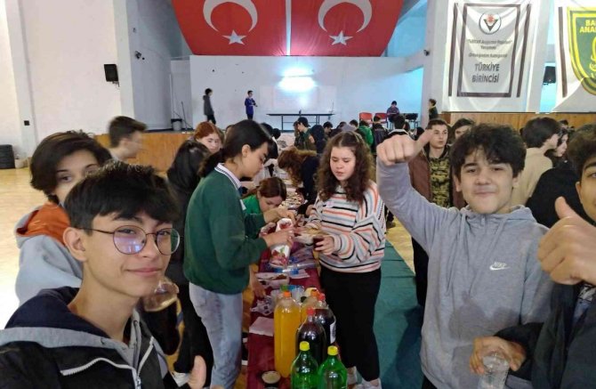 Öğrencilerden Örnek Davranış