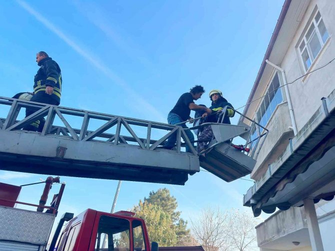 Samsun’da Bir Evde Çıkan Yangında 2 Kişi Hastanelik Oldu