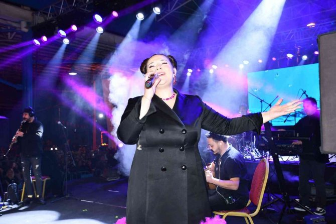 Sanatçı Tuğçe Kandemir, Dörtyol’da Konser Verdi