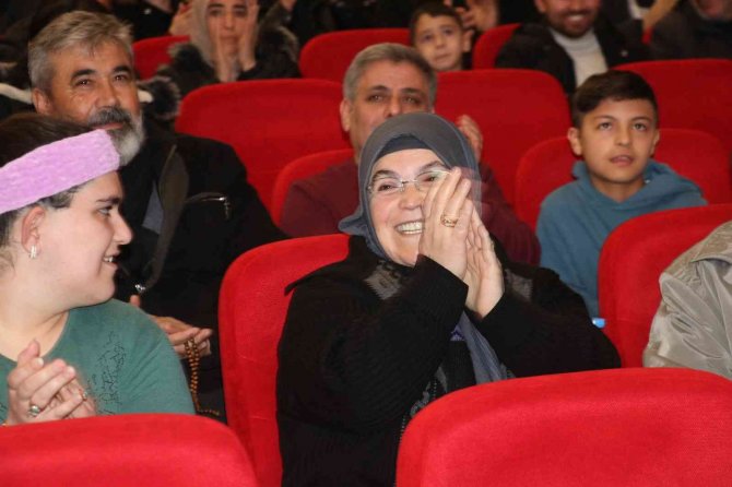 Cumhuriyet Tarihinin En Büyük Toplu Konut Projesinde Kuralar Çekildi