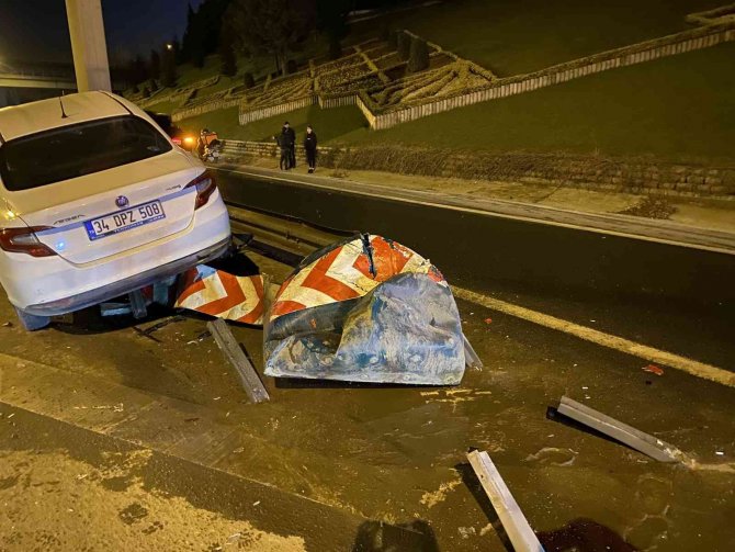 Tem’de Kontrolden Çıkan Araç Orta Refüje Çarptı: 1 Yaralı