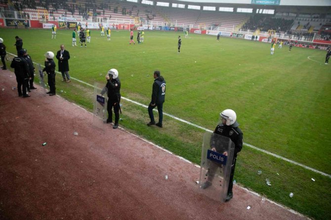 Batman’da Saha Karıştı, Maç Tatil Edildi