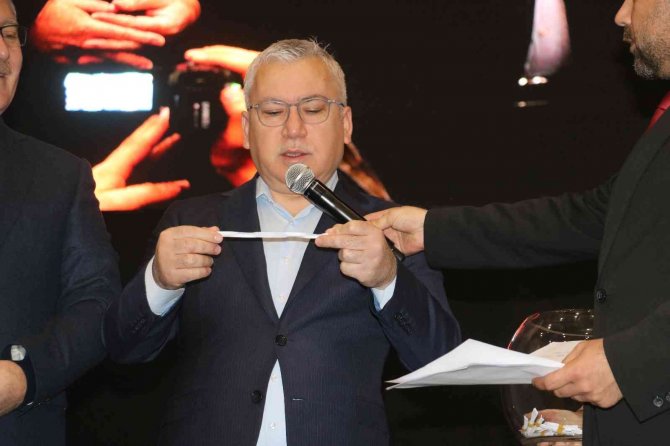 Cumhuriyet Tarihinin En Büyük Toplu Konut Projesinde Kuralar Çekildi