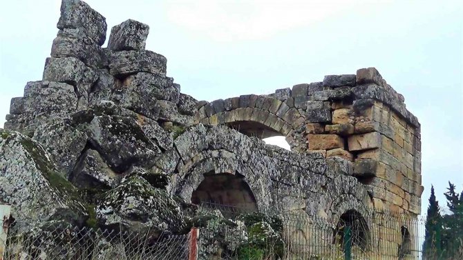 Hierapolis’teki Hamam Bazilikası Yıkılma Tehlikesiyle Karşı Karşıya Kaldı
