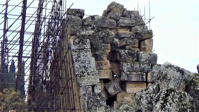 Hierapolis’teki Hamam Bazilikası Yıkılma Tehlikesiyle Karşı Karşıya Kaldı