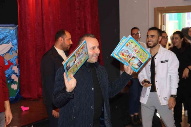 Yalova’da Minikler Tiyatro Oyunuyla Doyasıya Eğlendi