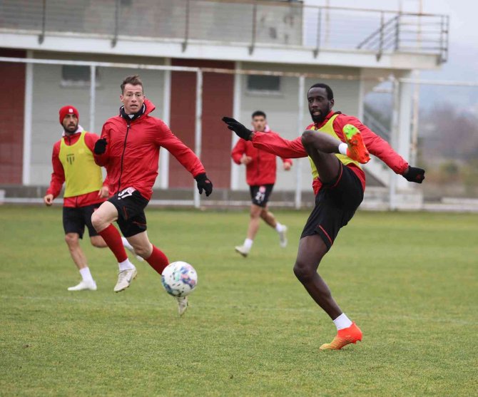 Sivasspor, Esenler Erok Maçına Hazırlanıyor