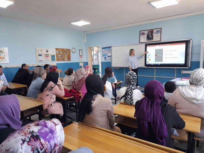 Zonguldak’ta 7 Bin 509 Veli Aile Okuluna Devam Etti