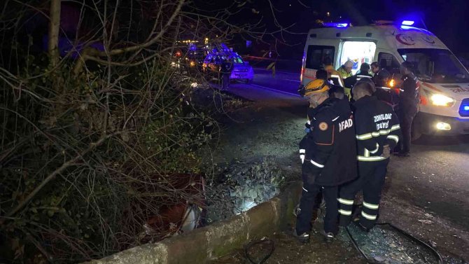 Kontrolden Çıkan Otomobil Kanala Devrildi: 1 Ölü