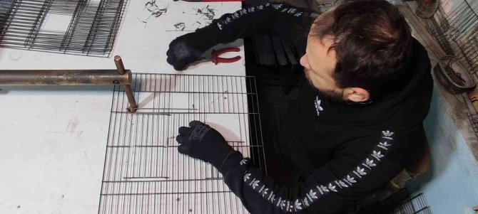 Abi Kardeş 70 Metre Kare Atölyede Türkiye’nin Kafes İhtiyacını Karşılıyor