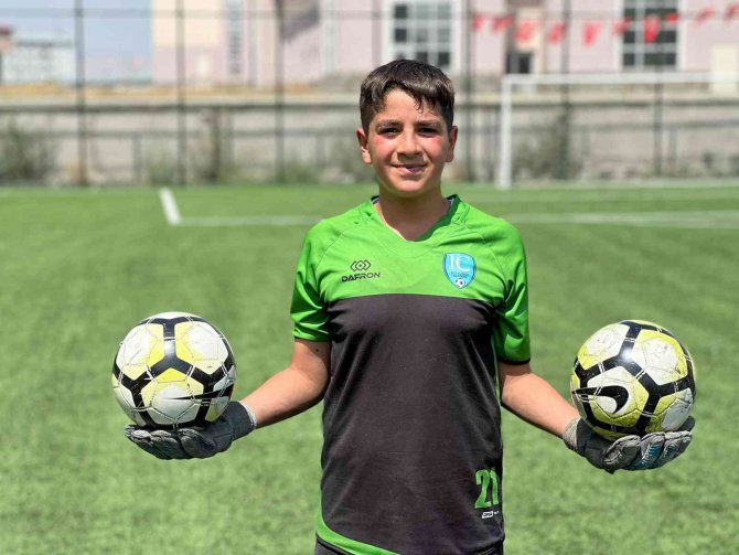 Ağrı U-14 Futbol Ligine Kaleci Kartal Damga Vurdu