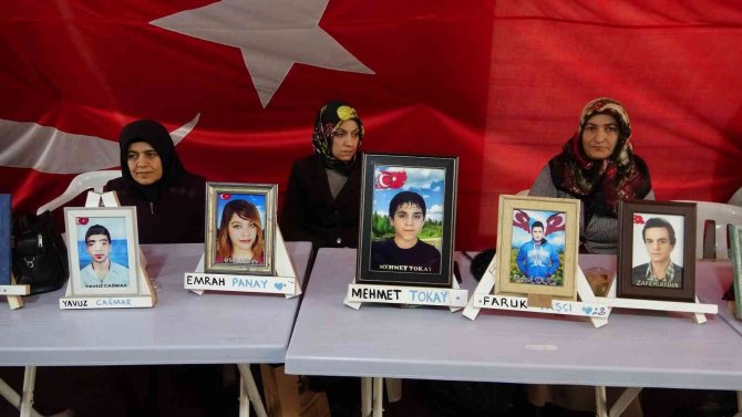 Diyarbakır Annelerinin Hdp’ye Karşı Direnişi Bin 204 Gündür Devam Ediyor