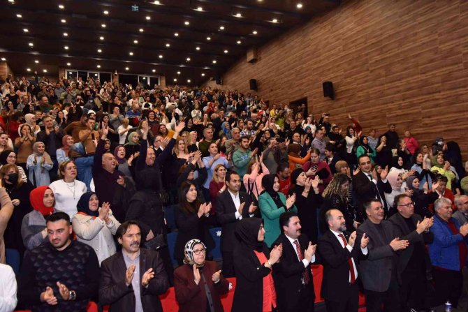 Altıeylül’de Unutulmaz Yücel Arzen Konseri