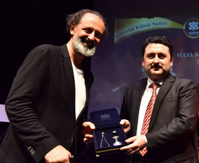 Altıeylül’de Unutulmaz Yücel Arzen Konseri